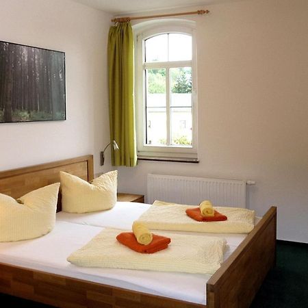 Pension Und Ferienwohnung Am Teich Schleiz Extérieur photo